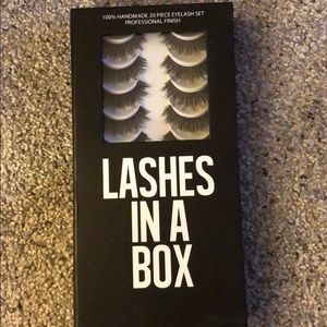 10 Pairs - Lashes in a Box, Model E1
